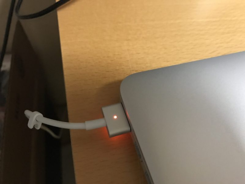 MacBook Proの動作確認ランプ
